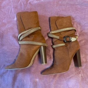 Heeled Brown Suede fashion Ankle Boots with gold Band